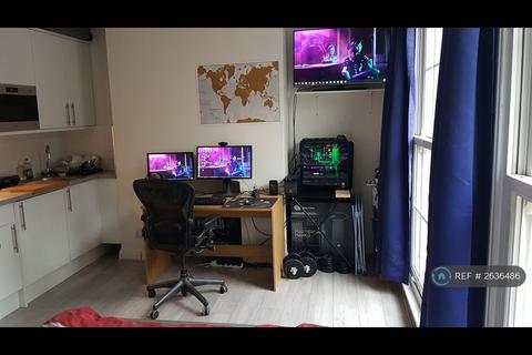 1 bedroom in a house share to rent, Bayham Street, London, NW1