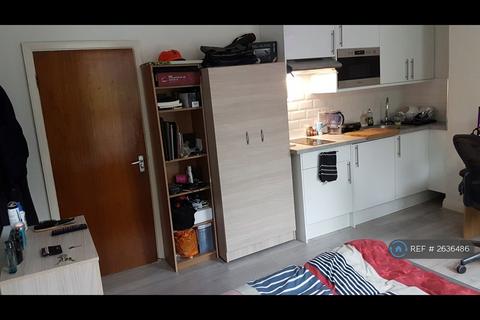 1 bedroom in a house share to rent, Bayham Street, London, NW1