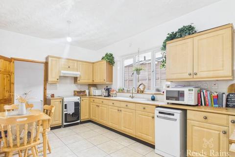 3 bedroom terraced house for sale, Linden Grove, North Yorkshire TS5