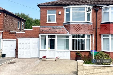 3 bedroom semi-detached house to rent, Elford Grove, Manchester, M18