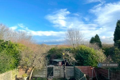 3 bedroom semi-detached house to rent, Elford Grove, Manchester, M18