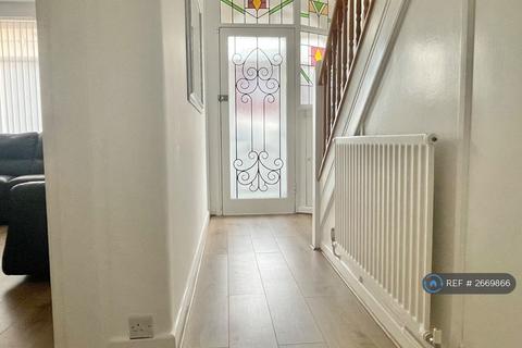 3 bedroom semi-detached house to rent, Elford Grove, Manchester, M18