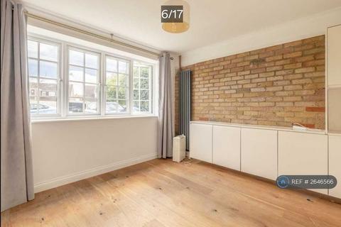 undefined, Fairfield Approach, Wraysbury, TW19