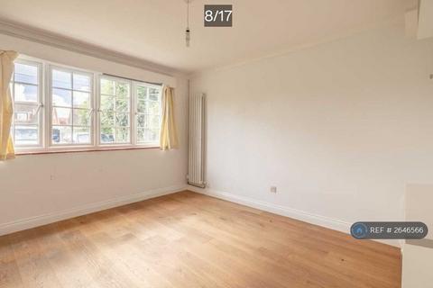 undefined, Fairfield Approach, Wraysbury, TW19