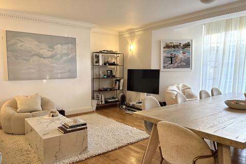 2 bedroom flat to rent, Albert Terrace, London NW1