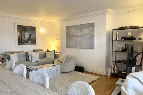 2 bedroom flat to rent, Albert Terrace, London NW1