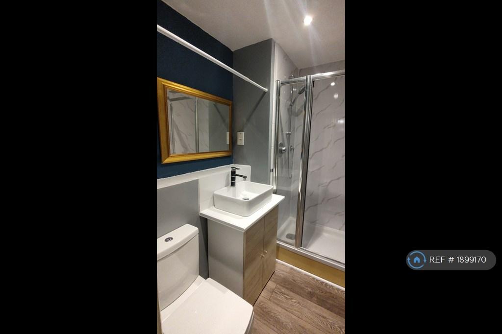 Ensuite-002