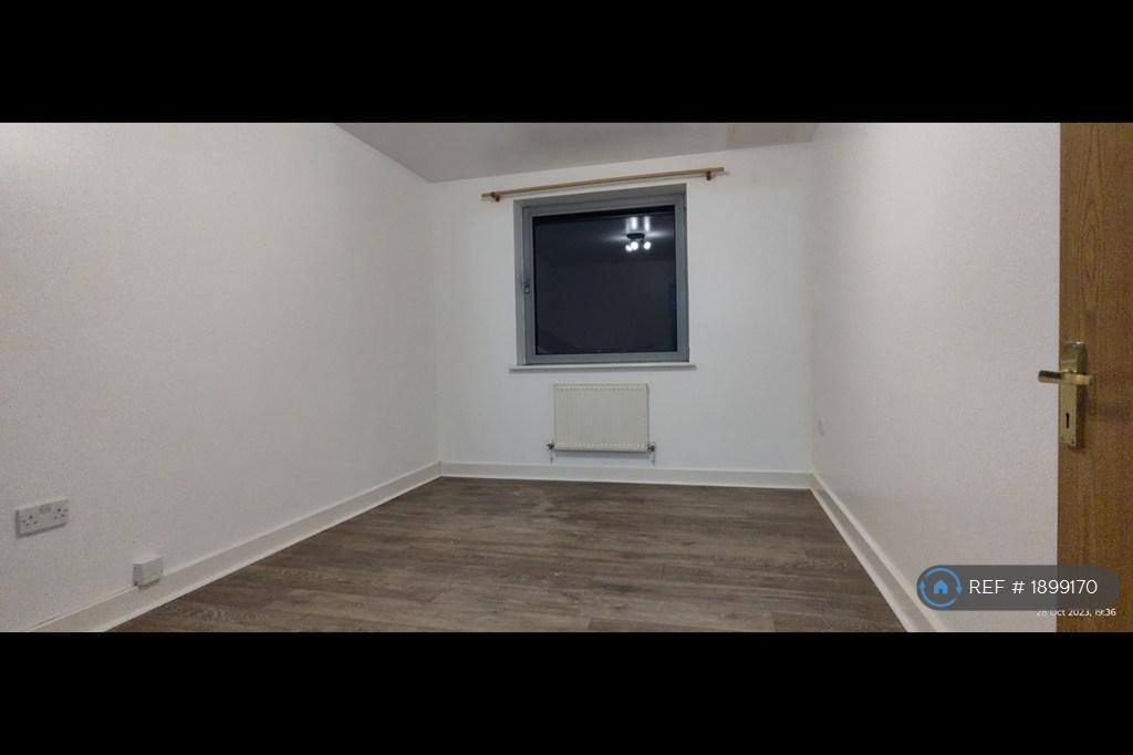 Second Bedroom-002