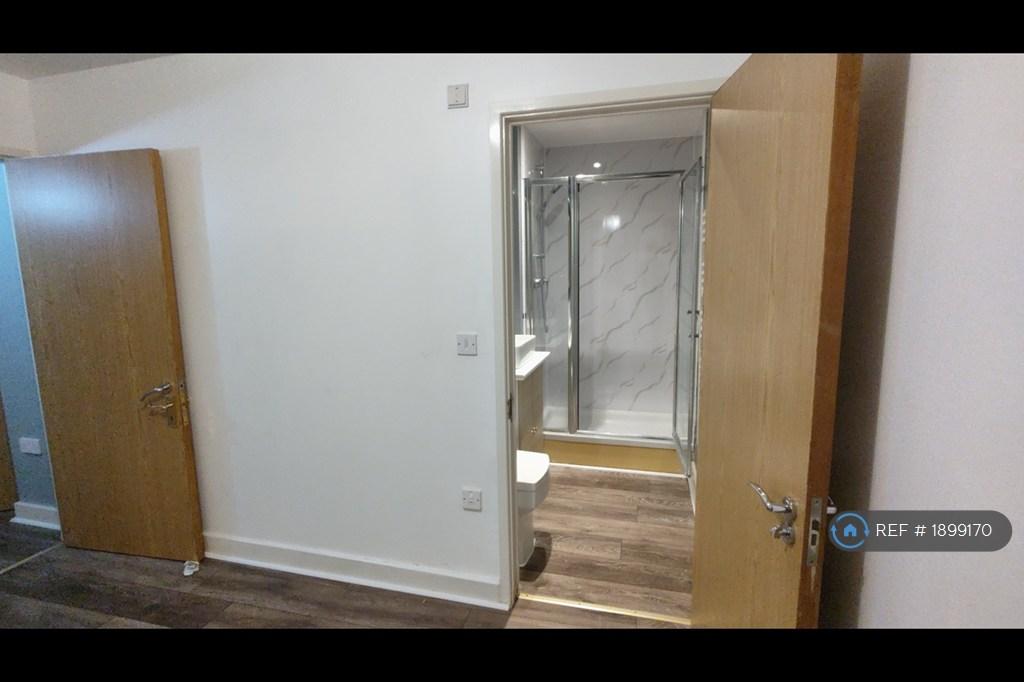 Ensuite To Master Bedroom