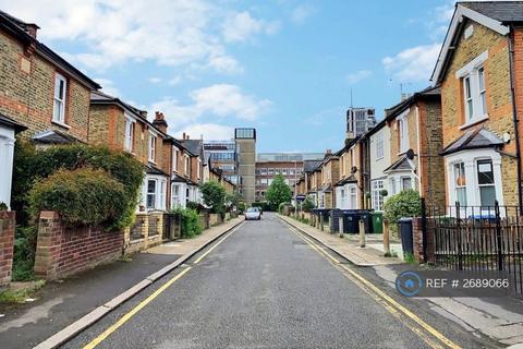 3 bedroom maisonette to rent, Avenue Road, Kt1 2Rb, KT1