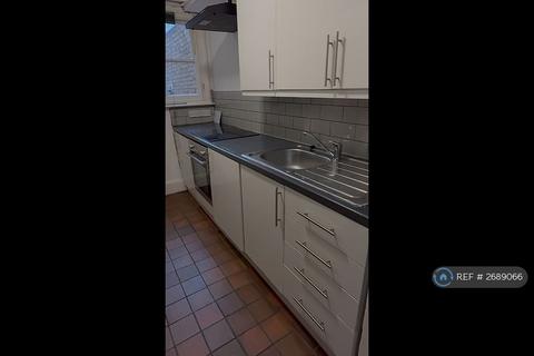 3 bedroom maisonette to rent, Avenue Road, Kt1 2Rb, KT1