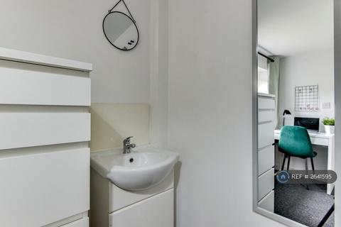 1 bedroom in a house share to rent, The Crestway, Brighton, BN1