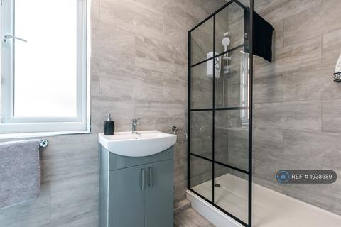 2 bedroom flat to rent, Shirley High Street, Southampton, SO16