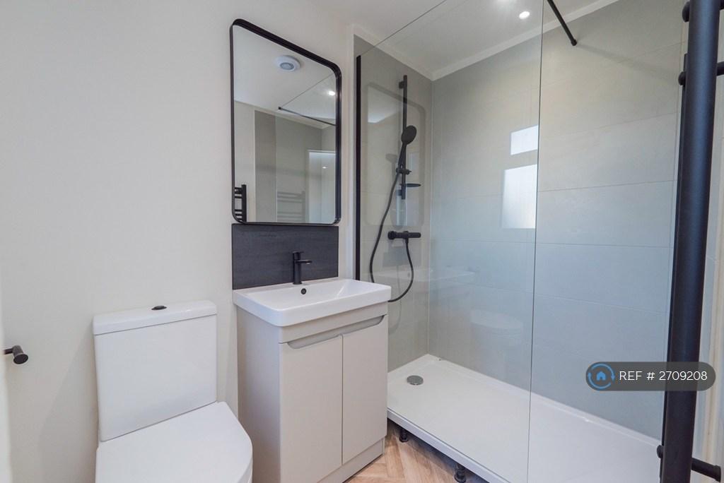 Top Back Bedroom Ensuite