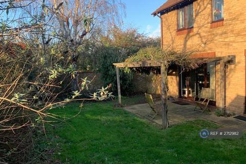 4 bedroom detached house to rent, Ingleside Drive, Stevenage, SG1