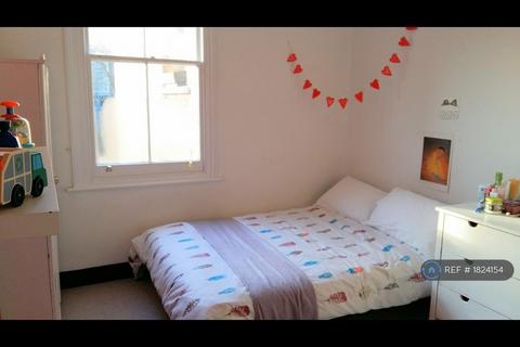 2 bedroom flat to rent, Craster Road, London, SW2