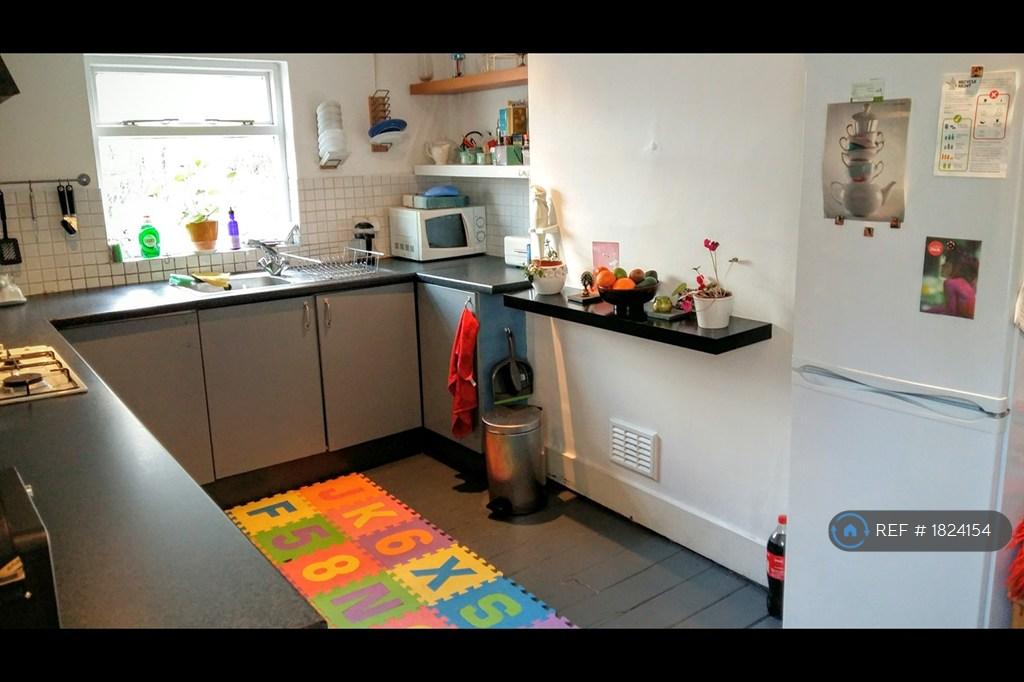 Kitchen (Baby Tiles Now Removed)