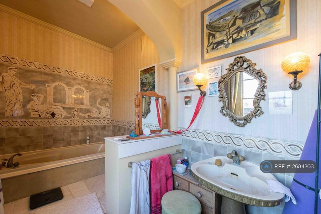 Commodore&#39;s Cabin Ablutions Room