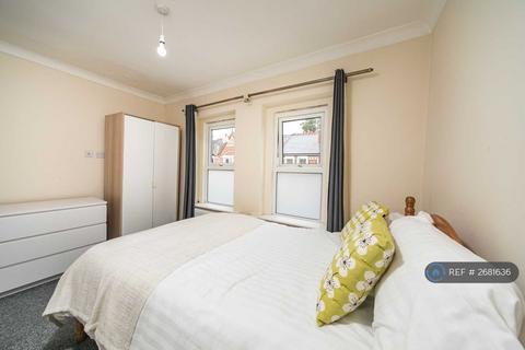 undefined, Pitcroft Avenue, Reading, RG6