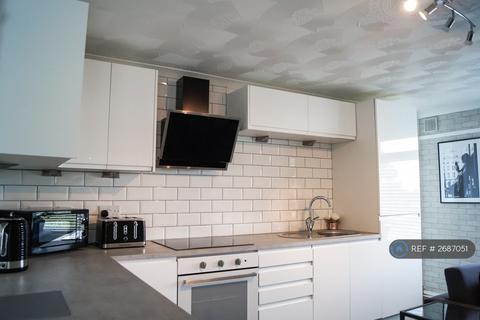 1 bedroom in a flat share to rent, Temeraire Manor, Gillingham, ME7