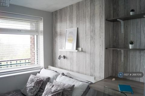 1 bedroom in a flat share to rent, Temeraire Manor, Gillingham, ME7