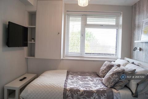 1 bedroom in a flat share to rent, Temeraire Manor, Gillingham, ME7