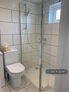 Studio to rent, Melbourne Avenue, London, N13