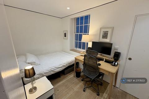 1 bedroom in a flat share to rent, Minehead House, London, W1W