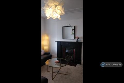 1 bedroom in a house share to rent, Kingsdown Avenue, London, W13