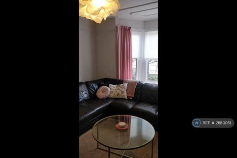 1 bedroom in a house share to rent, Kingsdown Avenue, London, W13