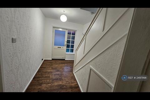 3 bedroom semi-detached house to rent, Smithy Lane, Leeds, WF3
