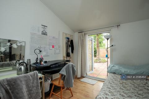 1 bedroom in a flat share to rent, Kingston Upon Thames, Kingston Upon Thames, KT1