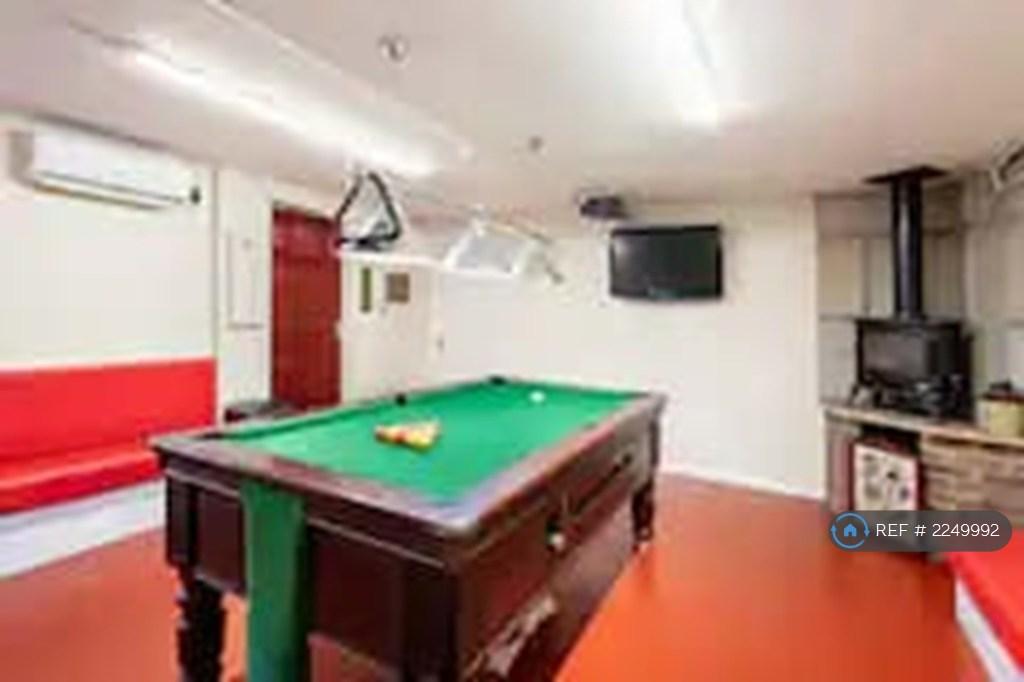 Games Room With Ac