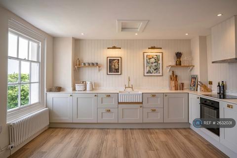 1 bedroom flat to rent, Trinity Square, Margate, CT9