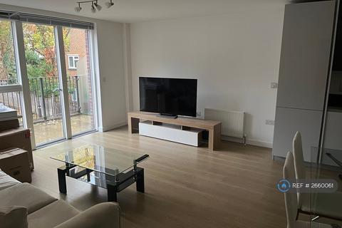 1 bedroom in a flat share to rent, Egleton House, London, SW15