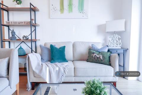 3 bedroom flat to rent, Marner Point, London, E3