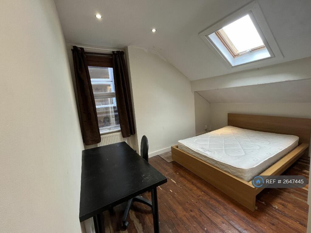 Top Floor Bedroom 2