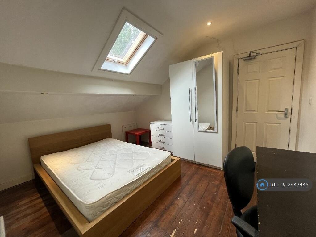 Top Floor Bedroom 2