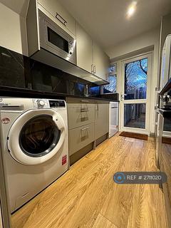 3 bedroom end of terrace house to rent, Riverside Drive, Mitcham, CR4