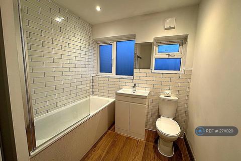 3 bedroom terraced house to rent, Riverside Drive, Mitcham, CR4