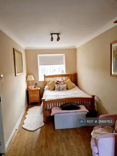 1 bedroom in a house share to rent - Navarre Gardens, Romford, RM5