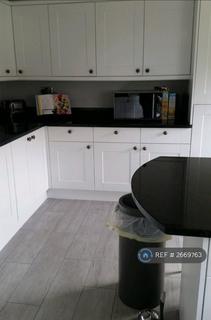 1 bedroom in a house share to rent, Navarre Gardens, Romford, RM5
