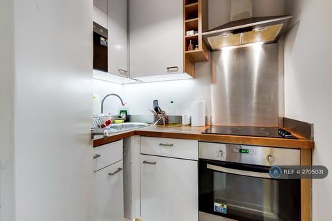 Studio to rent, Lithos House, London, NW3