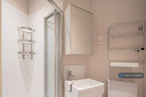 Studio to rent, Lithos House, London, NW3