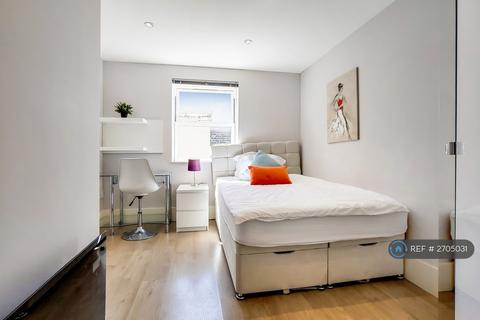 Studio to rent, Lithos House, London, NW3