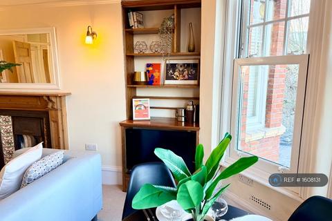 2 bedroom flat to rent, Kenilworth Court, London, SW15