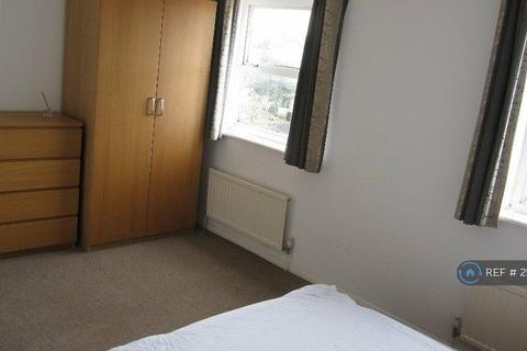 1 bedroom in a house share to rent, Schooner Way, Cardiff, CF10