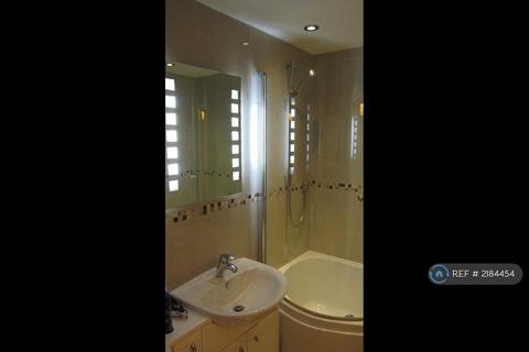 1 bedroom in a house share to rent, Schooner Way, Cardiff, CF10