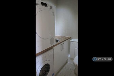 1 bedroom in a house share to rent, Schooner Way, Cardiff, CF10