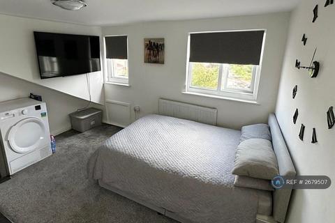 1 bedroom in a house share to rent, Farnworth, Farnworth, BL4